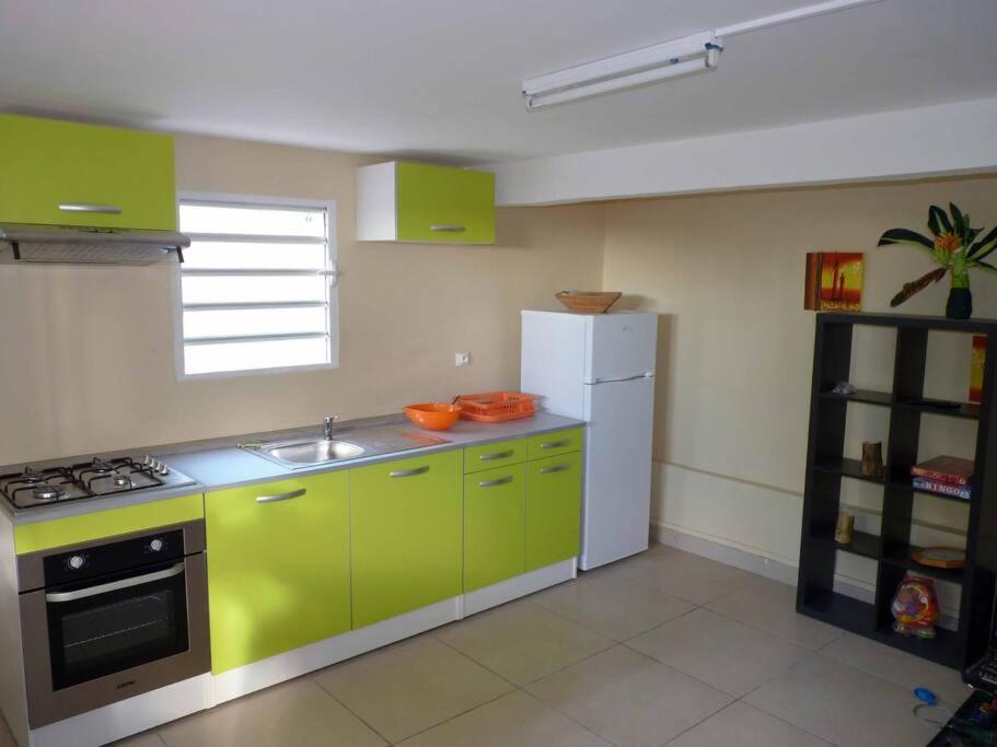 Logement Dans Un Lieu Calme Et Verdoyant A Proximite De Tout Avec Jacuzzi!!! Basse-Terre Exterior photo